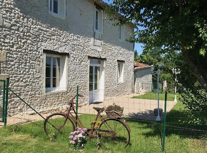 La Grange Du Logis Du Plessis